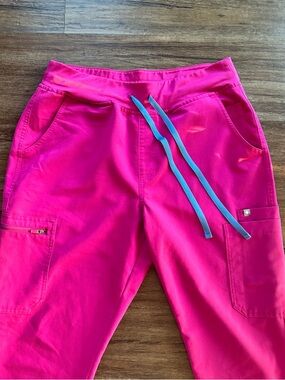 Figs Raspberry Sorbet Yola Skinny Scrub Pants.  Size L/P